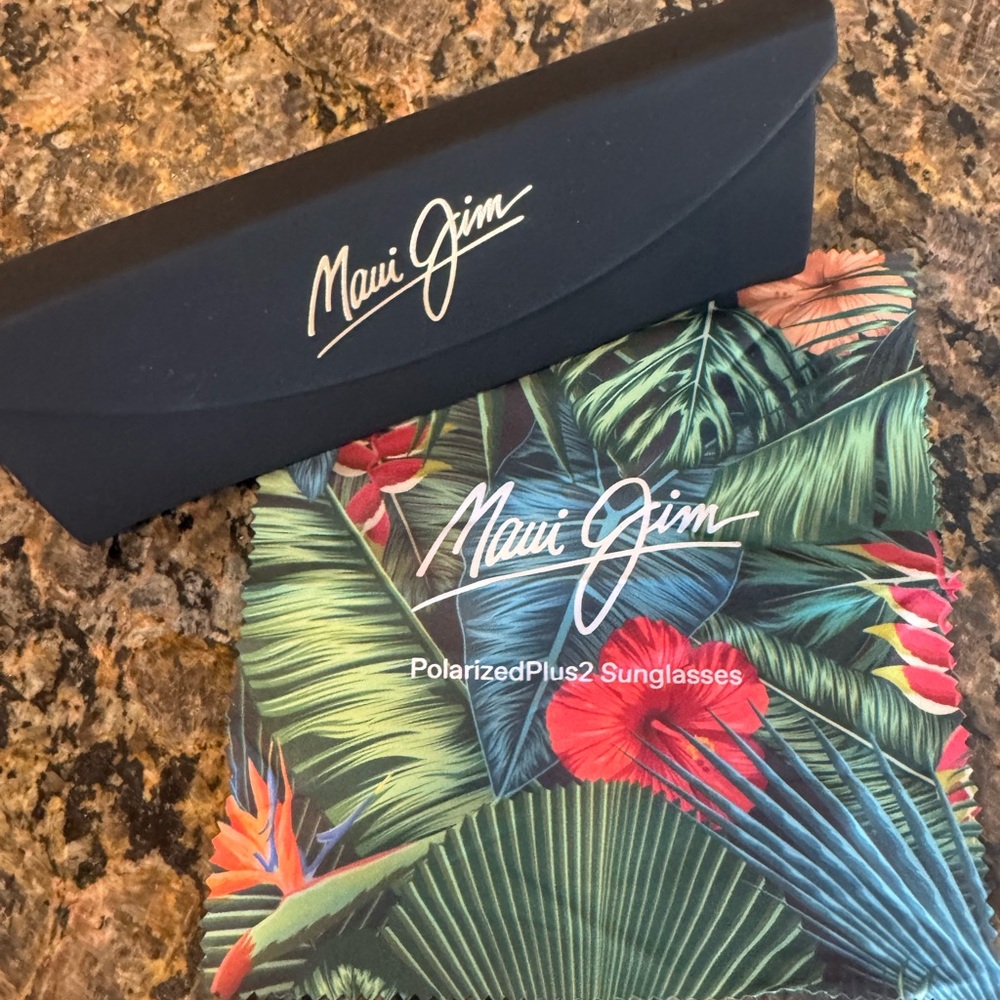 Maui Jim sunglass  case with clothth